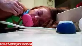 زوجة تعلم زوجها الخائن درسًا بإصبعها في دبره