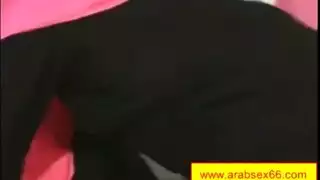 تدمير شرجي: زب كبير يمزق خرمها على الكرسي