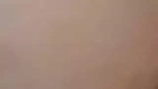 عاهرات سوداء وبيضاء تقبلان فرنسياً قبل أن يدمر قضيب جلدي ضخم مهابلهما