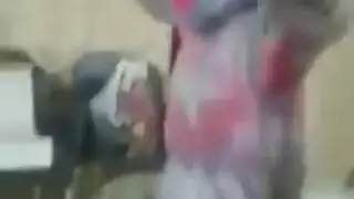 رقصة مثيرة لامرأة مصرية ناضجة تنتهي بهزة جماعية مع نزول سوائل