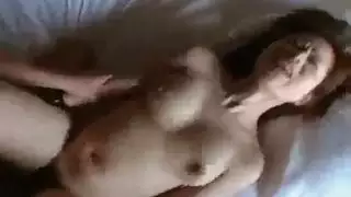 الابن بيني امه