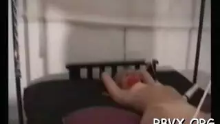 امرأة أنيقة ذات شعر داكن وبشرة شاحبة ، تمارس أليكسيس فوكس الجنس مع موكلها
