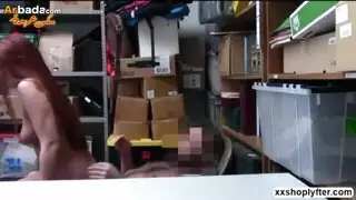 رجل الأمن ينيك الام و بنتها عقابا على السرقة
