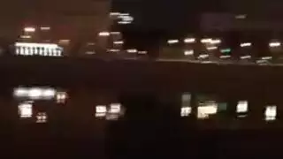 بريطاني سكران يمارس الجنس بقوة على كوبري لندن، عرض جنسي علني