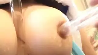 نيك صدر جامد بين شاب هيجان وفتاة يابانية