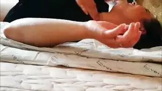 فتحة شرج ميلف آسيوية تُدمر في جلسة شرجية إكس إكس إكس