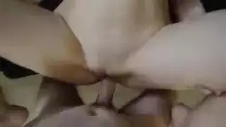 لقطات خلفية مكثفة وشعر يُسحب في لقاء أشقاء