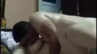 مشهد إباحية شديد: شاب ينيك بقوة مع فتاة متينة