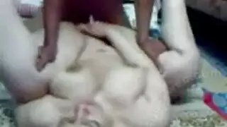 مؤخرة عربية حارة تشعل زب صلب في مشهد شرجي صريح