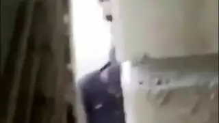 تحرش يوم العيد مع شاب يزنق بنت خالته المحجبة ويقفش بزازها و يبوسها