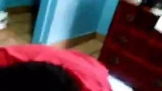 نيك الفجر: لعق الرجل الملتحي المكثف لفرجها يجعلها رطبة
