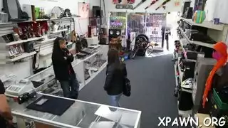 هنناك تحتاج إلى جرعتها اليومية من القضيب من فحلها المفضل