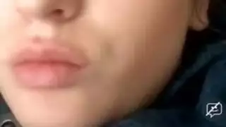 يوم على الشاطئ يتحول لإباحية: فتاة ألمانية مضفرة تداعب فرجها المبلل