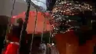 ينزل علي وجهها
