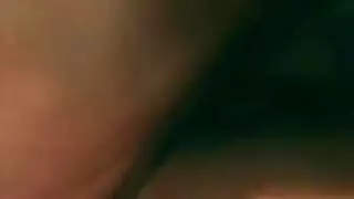 فيكتوريا كبيرة الصدر على ركبتيها من أجل مص عميق قوي