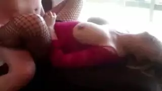 سمراء مجنونة ممتلئة الجسم تُحشى إيلاج مزدوج بالعضو الذكري والهزاز