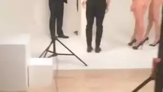 ربة المنزل المشاغبة تحصل على النيك بدلاً من العمل