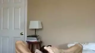دمية جنسية روسية محاطة برجال مقنعين ساخنين