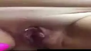 سيدة حازمة تمارس الجنس على وجه عبدها المستسلم