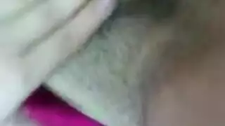 عرض كاميرا إباحي: فتاة خليجية ممتلئة الجسم تعرض نفسها وتستمني