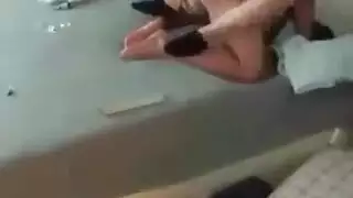 نيك تصرخ من عنف سعودي