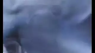 نشاط جنسي على الطائرة: زوجة إسبانية تعمل قضيب زوجها