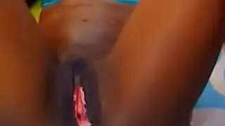 ضرب قاسي في وضعية الكلب لفتحاتها الضيقة لهذه السمراء الهواة