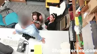 ام وبنتها مع اي زب الاشقر نيك من الموت