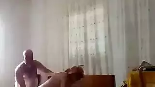 سكس مصري ينيك جارته علي السطح