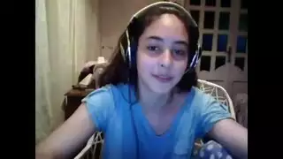 بنات عربيه تعرض كسها عل الكام