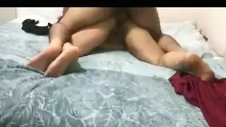 شاب المصري يركب على مراه خاله في غيابه خاله وخاله في السفر في الشق مع بعضه