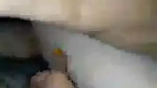 غمزة عين مغرية من شاب وسيم تبدأ جلسة بورن