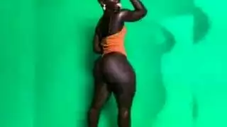 قذف منوي على وجه سمراء كبيرة الصدر