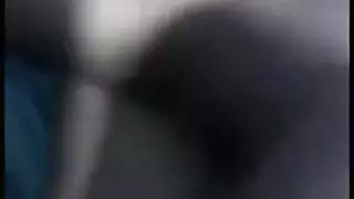 بنت تحلب كسها لحتى بشخ