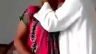 شيخ ينيك مراة سعودية