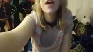 تتوق سراً لقضيبه الصلب