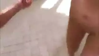 يمشي موخنث