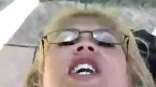 وابو أمه خارج المنزل