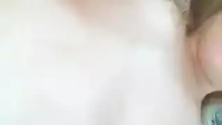 فاتنة مثلي الجنس قرنية في الشرج العميق