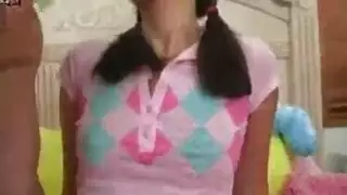 آسيوية تنتشر ساقيها للعق عميق بلسان صديقها