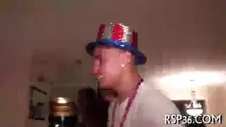 جميع الأيدي على القضيب: موقع عمل إباحي