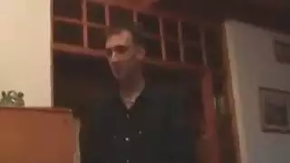 شقراء لاتينا تأخذ جنسًا قاسيًا على الأريكة، تصرخ خلال هزة الجماع الشديدة
