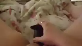 أرملة سمينة تمص قضيبًا أبيض حليبيًا بقوة