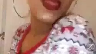 قنبلة ذات أثداء كبيرة تحب الشرج والعملية المهبلية المزدوجة