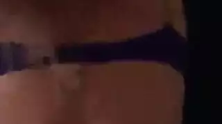 حرامي يضرب صاحبة المنزل علي رأسها ثم يخدرها ليغتصبها