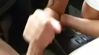 كبير الثدي سمراء استمناء و استمناء في السيارة