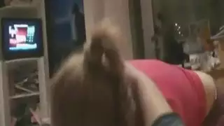 حركة الاستمناء من صديقتي تؤدي إلى قذف هائل