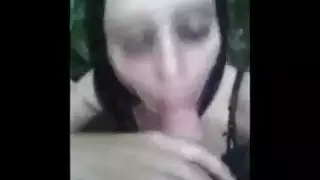 جنس فموي في عمق الغابة هي تحب قضيبه الصلب