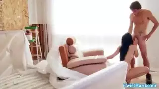 ثلاثي ثنائي الجنس: مايلي سايروس تأخذه في كل الفتحات