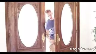 بنت تحب اكبر قضيب بالعالم في طيزها